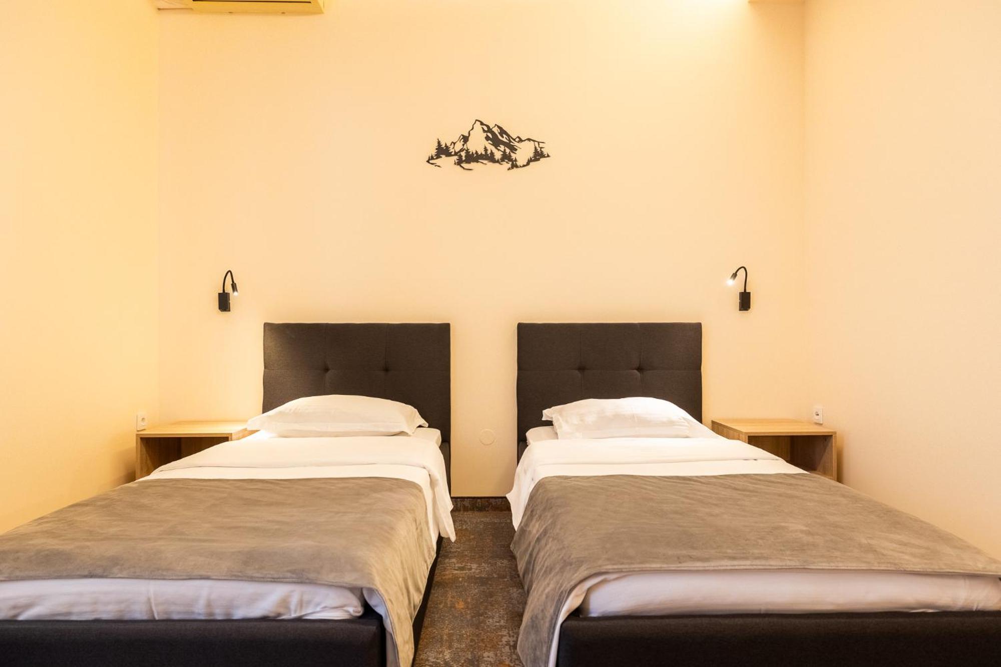 Pensiunea Floarea Soarelui Affittacamere 3*