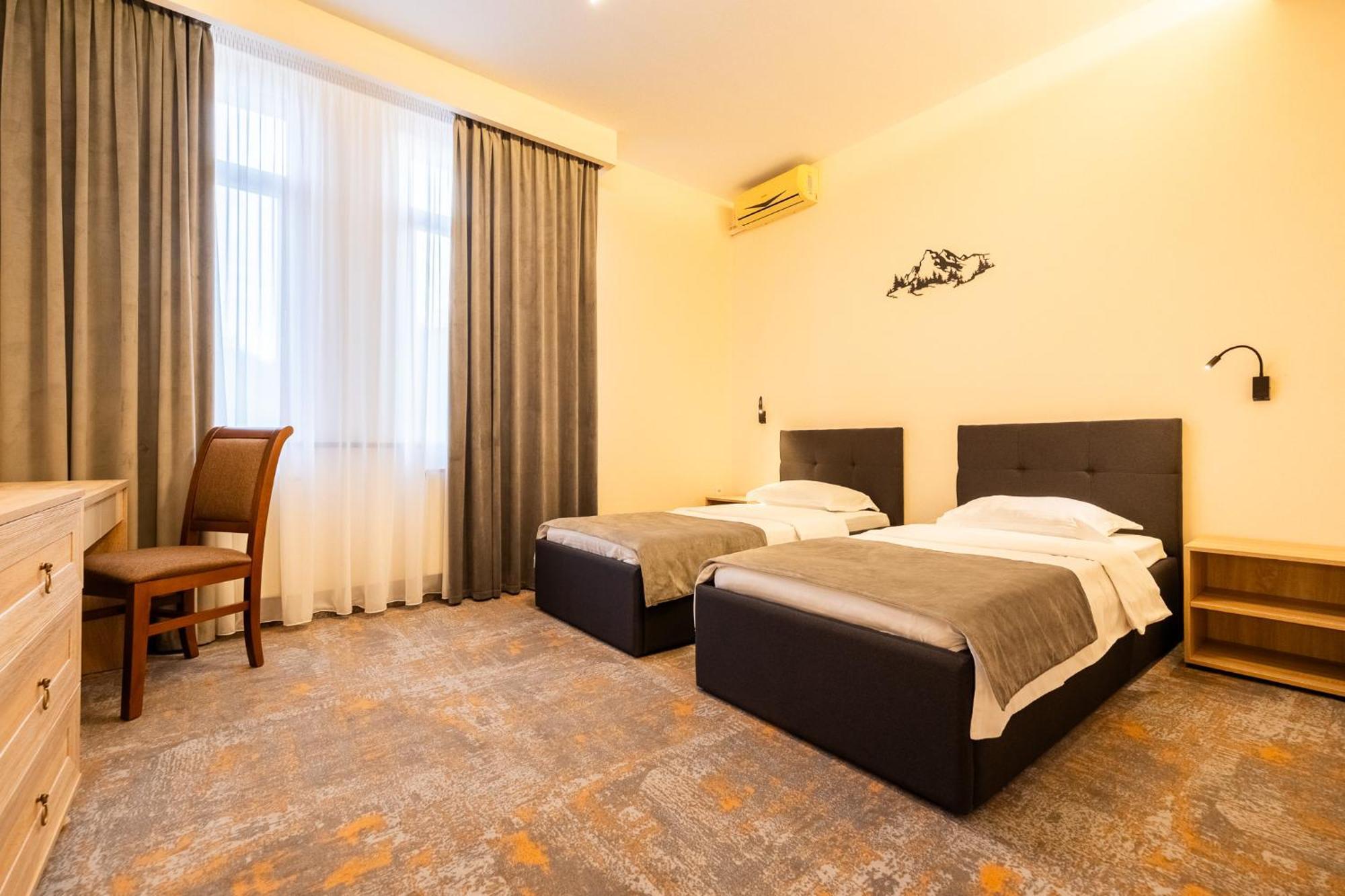 Guest house Pensiunea Floarea Soarelui 3*
